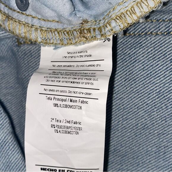 DRMRS Denim Street Born Women’s Frayed Hem Distressed Shorts - Picture 4 of 4